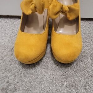 Yellow Bow Accent Women's Shoes